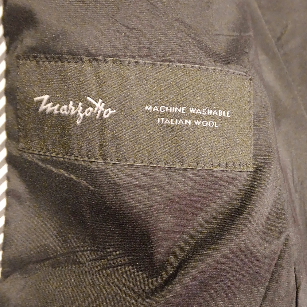 Banana Republic Classic-Fit Machine-Washable Italian Wool Blend Blazer In Black - Picture 10 of 14